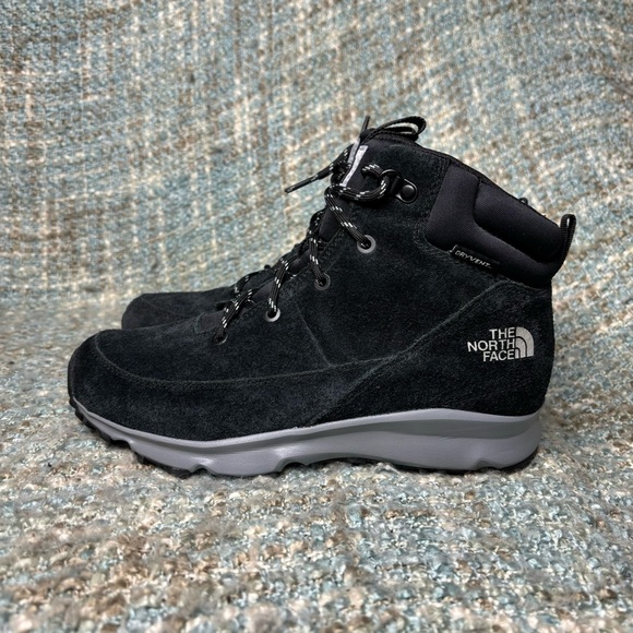 The North Face Youth Back-To-Berkeley Waterproof Hiker in TNF Black/Griffin Grey - Picture 3 of 10